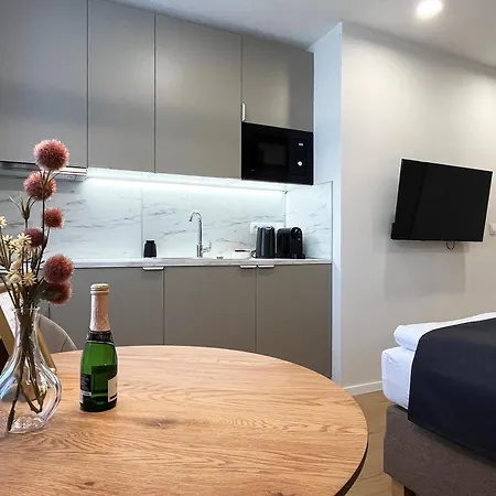 Noir & Gold Apartment Pressburg