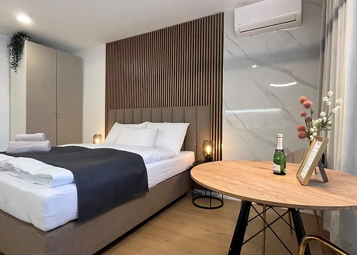 Lejlighed Noir & Gold